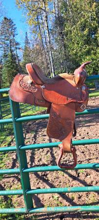 Tex tan saddle 1