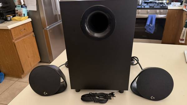 Logitech - G560 LIGHTSYNC 2.1 Bluetooth Gaming Speakers 1