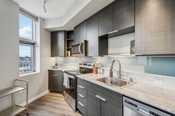 $3,150 / 1br - 591ft2 - 🌆 Apartamento nuevo de 1 dormitorio en rascacielos | ¡Obtén 3 meses GRATIS!! 🏙️ (✨Vida de lujo en Yesler Towers✨)63659679780737123