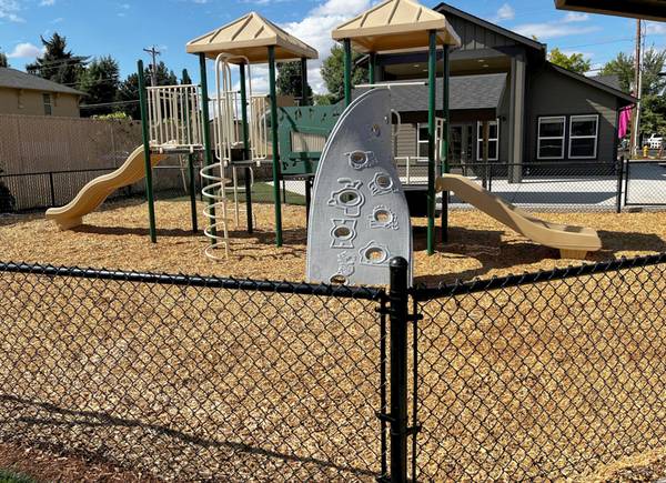 $1,695 / 2br - Large Playground, Easy Freeway Access | 2 Bed Apt Great Amenities (Salem - Center Street)63660461300483124