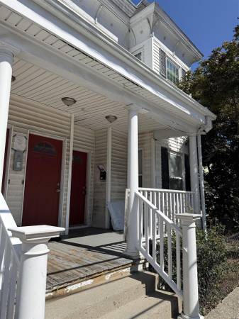 $2,350 / 2br - 800ft2 - Winter Hill / Sullivan Sq - 2 Bed with Eat-in Kitchen (Somerville \ Winter Hill \ Sullivan Sq.)63996693423618123