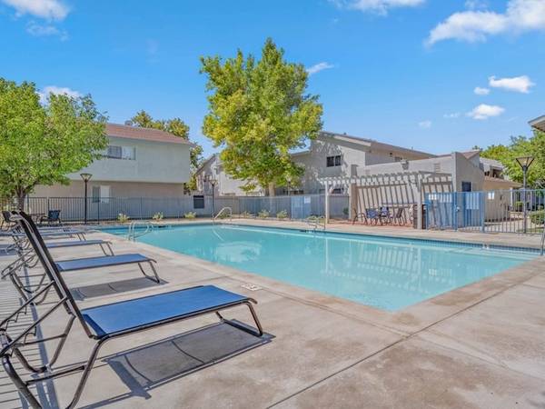 $1,985 / 2br - 896ft2 - Persianas para ventanas, lavavajillas, aire acondicionado y calefacción central (Woodlands West)63869887960833122