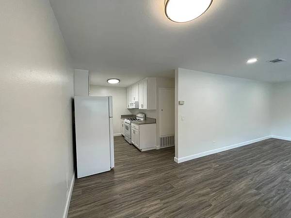 $1,250 / 2hab - 995ft2 - “Unidad reformada de estilo en una comunidad tranquila junto a la playa”64037218227203123