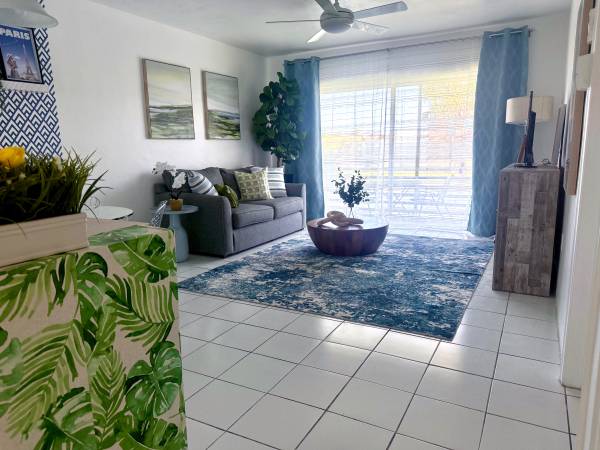 $2,400 / 1br - 800ft2 - Chic 1Bdrm 1Ba Condo 1 block to Aventura Mall (Aventura)63983674436610120