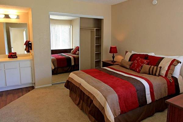 $1.075 / 1 habitación - 10 min al CENTRO | ¡Zona peatonal! (Far West Blvd)63310765129475121