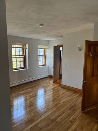$3,100 / 2br - Hermoso apartamento de 2 dormitorios en Bay Village (Bay Village)63856445969665120