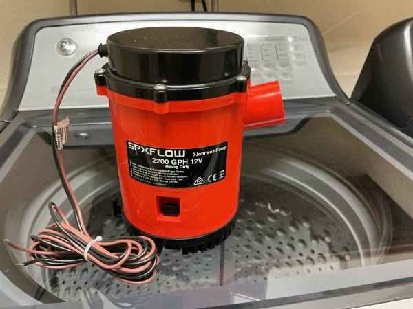 2200 gallon per hour heavy duty bilge pump 1