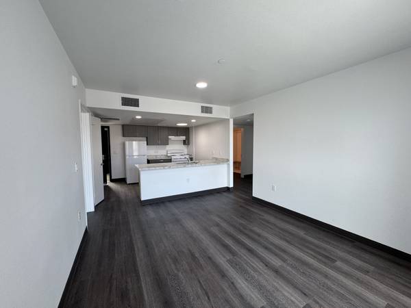 $2,399 / 3br - Apartamentos Vista Lane (San Ysidro)63657310092289123
