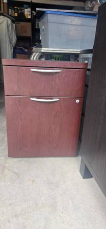 FILING CABINET WITH WHEELS 1