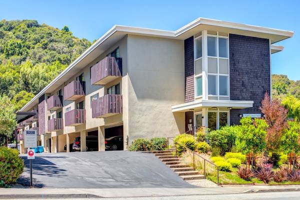 $3,014 / 1br - 600ft2 - Laundry Facility on Site, Situated in Belmont!, 1/BD 1/BA (belmont)63348308800513121