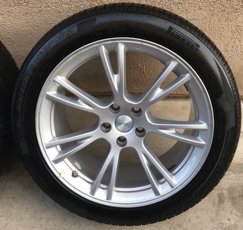 One Tesla Model Y Gemini 19” wheel 1