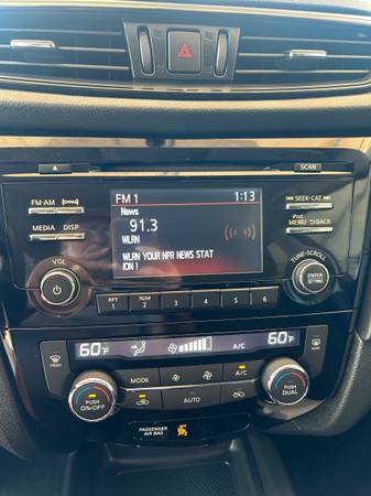 2017 1/2 Nissan Rogue SV Package Bluetooth - $8,500 (Delray Beach)63485704846339123