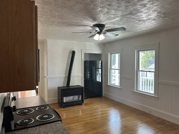 $2,999 / 4br - 1610ft2 - Light Bright Roomy Updated and Renovated Apartment (Manchester)63656212427265121