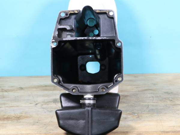 Evinrude 15HP 25HP 30HP Midsection Exhaust Housing 20 Inch - $225 (Bloomington)63471408846849124