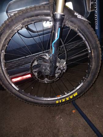 Trek Slash 7 bicicleta de montaña de descenso - $750 (Costa Mesa)63436951707779122