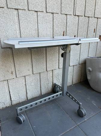 Adjustable Mobile Laptop Desk 1