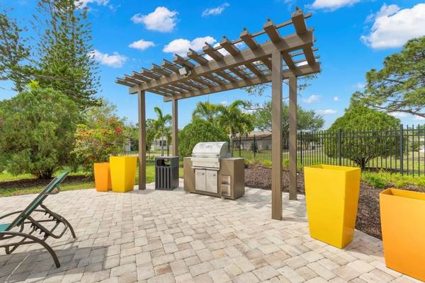$2,471 / 3br - 1100ft2 - 3 bedrooms, 1.5 bathrooms, washer and dryer connections (3400 Tyne Lane, Sarasota, FL)63791129265537123