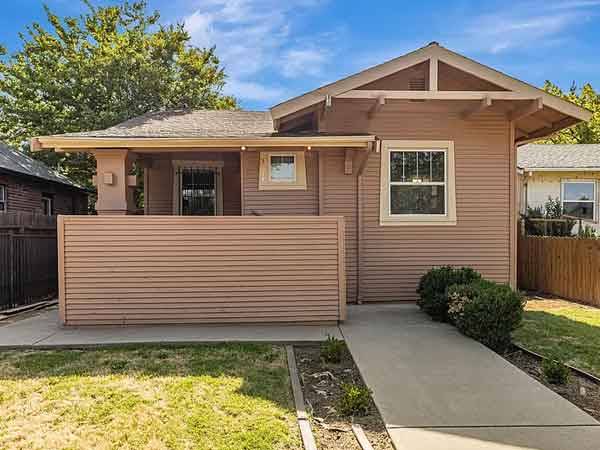 $850 / 3br - 1092ft2 - Charming 3 bed 2 bath home! (Sacramento, CA)64043494088195120