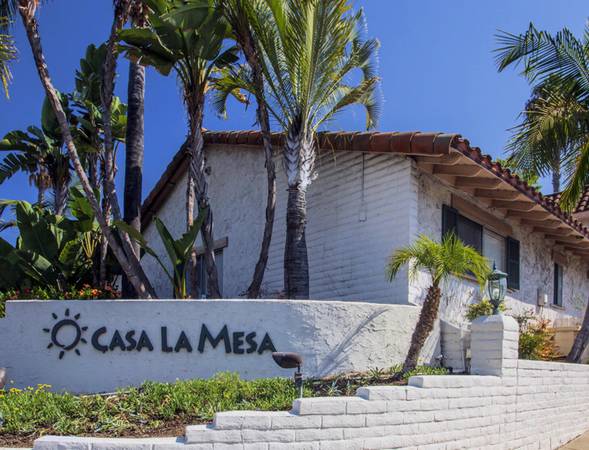$3,295 / 3br - 1 MES GRATIS AHORA + Atractivo de Tres Dormitorios - Entrada Controlada con Puerta (La Mesa)63819361630209124