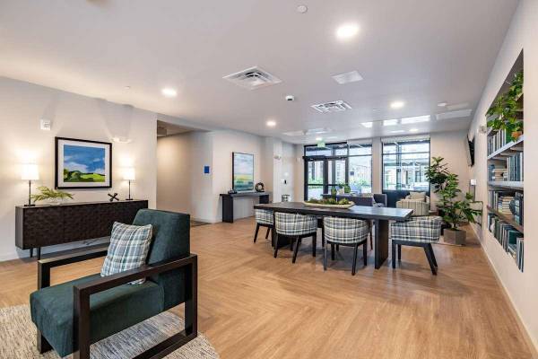$995 / 1br - 526ft2 - Movie Theater, Full-Sized Washer & Dryer in Home, Pickleball Court63831607255169122
