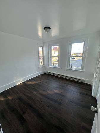 $1,375 / 3br - Three Bedroom Close To Many Amenities (Plattsburgh)64040362632705124