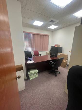 $33 🚨 Espacio de Oficina Privada Disponible – ¡Ubicación Privilegiada en Fort Pierce! 🚨 (Fort Pierce)63799909291779124