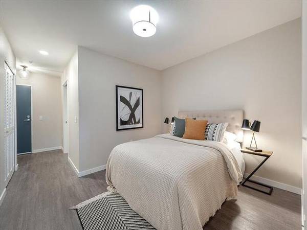 $1,400 / 1br - 630ft2 - Our Urban 1-bedroom homes will WOW you. Stop in TODAY! (Fisher's Landing)64039059386241123