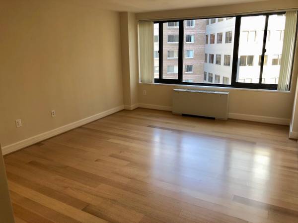 $2,640 / 440ft2 - ¡Estudio en el décimo piso con hermosa vista! ¡Lavadora y secadora en la unidad! (Dupont Circle)63896278228994122