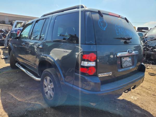 2010 Ford Explorer (Parting Out) (Modesto)62918238847105123