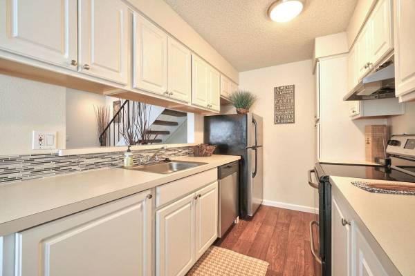 $1,439 / 2br - 809ft2 - Faux wood blinds, Convenient in-home washer & dryer, Ceiling fan (Gresham)63956354650627122