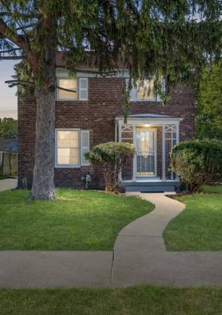 SPACIOUS ROOM INSIDE HOME AVAILABLE NOW!! 1