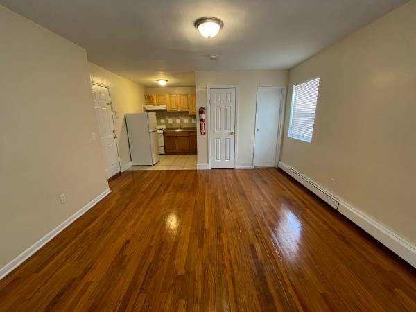 Large Studio, Parking Lot! 1