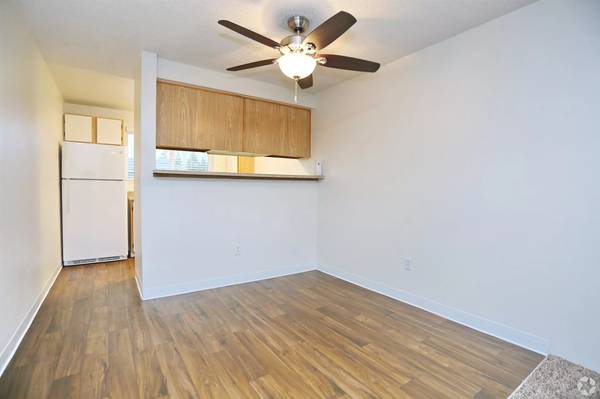 $1,975 / 2br - 970ft2 - Put a smile on your face! You've just found the right place! (Seattle)63688607694081124