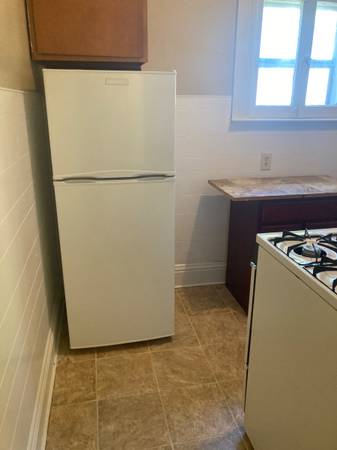 $700 / 800ft2 - 1413 Columbus Bay City. 1 bedroom lower apt., includes utilities. (Bay City)64198882438657123