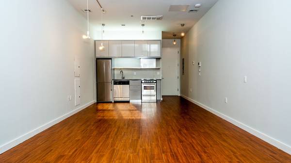 $3,100 Estudio loft grande cerca del paseo marítimo, línea G - Techo / Gimnasio / Almacenamiento de bicicletas / Aire acondicionado (greenpoint)63689844301827124