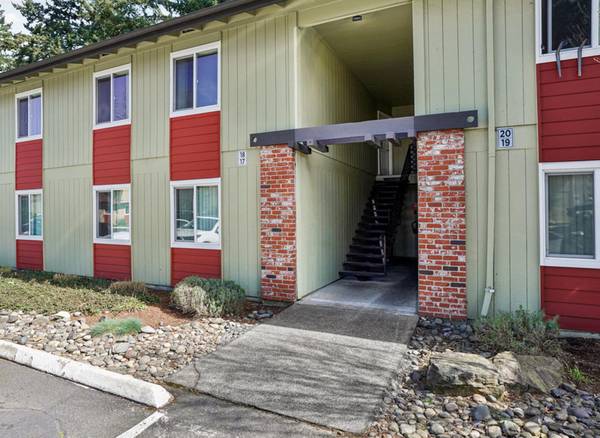 $1,595 / 2br - ¡Diviértete junto a la piscina! ¡Mascotas permitidas! Vive en el Distrito Gateway - 2 habitaciones 1 baño (Halsey e I-84)63615696256513124