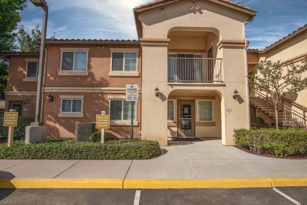 $1,469 / 4br - 1372ft2 - NOW AVAILABLE (Pixley)63809864907009123