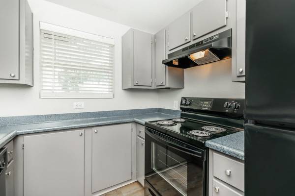 $1.358 / 3 habitaciones - 1170 pies² - Plazas de aparcamiento ($35/mes), Patio/Balcón, Persianas (4100 Kacey Cir, Salem, OR)63431925770499123