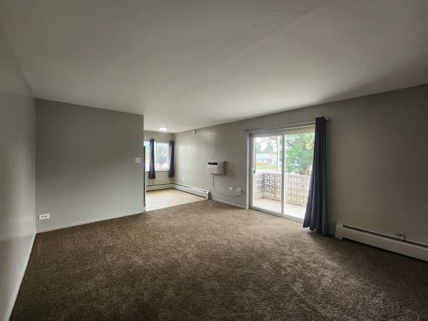 $1,250 / 1br - 700ft2 - Great One Bedroom Unit with Balcony, New Flooring & Paint (Aurora)63973503073667121