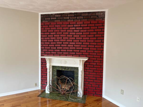 $3,200 / 3br - 3 Bedroom on 3rd floor, Central A/C, Hardwood refinished, Off Main St. (Everett)63828337724419121