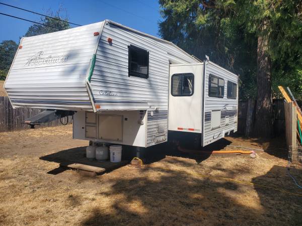 $100 / 1br - 26ft RV for temp. stays in Oakridge (Oakridge)63977277513218120