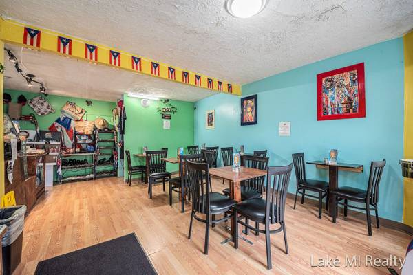 $329,900 / 2br - 3397ft2 - Mixed-Use Property – Restaurant + 2BR Apartment (Grand Rapids)63985939185922122