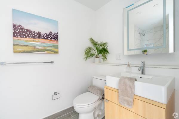 $2,375 Somerville Studio Retreat | Steps from Assembly Square63699353505027122