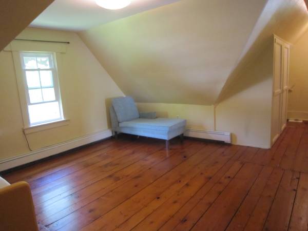 $1,000 / 1br - 650ft2 - 68SS-3 ~ CHARMING 1 BR IN WONDERFUL NEIGHBORHOOD (Brattleboro)63784663130497123