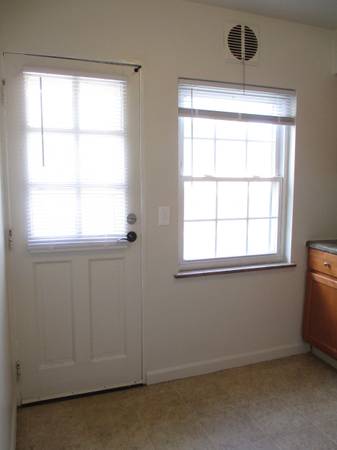 $1,155 / 2br - 875ft2 - Deposit Special! 2 Bedroom, 1 Bath Townhome w/ Garage in Hartwell! (Cincinnati)63974188669699124