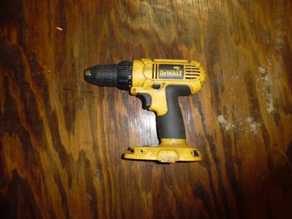 DeWalt 18V  3/8"drill , battery not included. 1