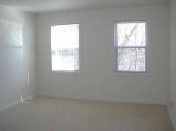 $2,250 / 2br - 750ft2 - Planta baja - edificio tranquilo (Tewksbury)63839292553089123
