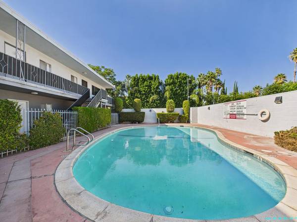 $2,250 / 2br - 800ft2 - Must See 2 Bedroom in Canoga Park - Air Conditioning - Plank Flooring (Canoga Park)63701166956291121