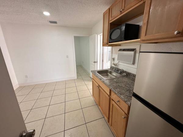 $1,200 / 1br - Efficiency Quail Roost/ SW 184 ST & SW 122 Avenue (Miami)64049277668483121