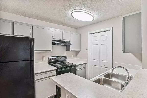 $1,145 / 1br - 678ft2 - Amazing 1 Bed, 1 Bath with public transit access! 678 Sq Ft! (Charlotte)63925205433090120